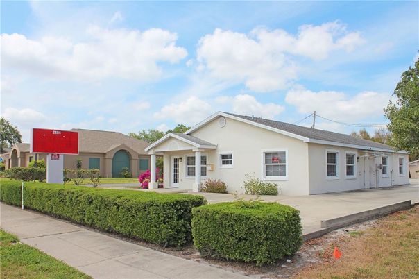 Exterior, Facade, Ranch