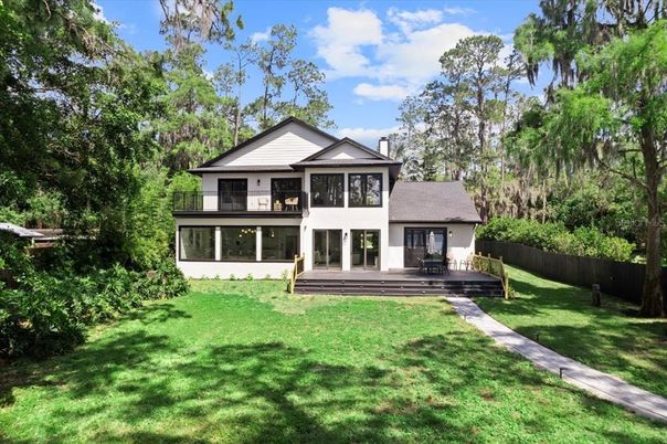 Backyard, Exterior, Facade, Split Level