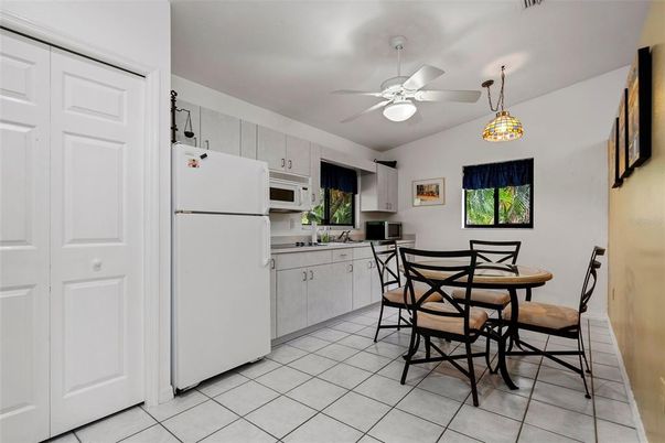Dining room, Interior, Kitchen, Pendant Lights