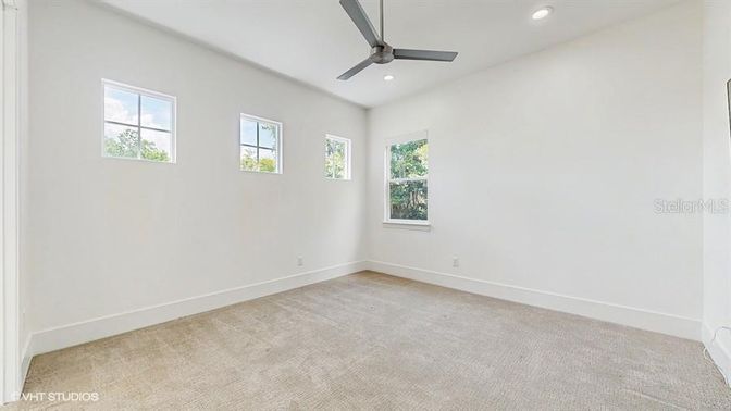 Empty room, Interior, Recessed Lighting