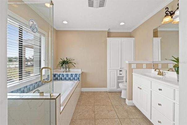 Bathroom, Dual Sink Vanities, Interior, Recessed Lighting