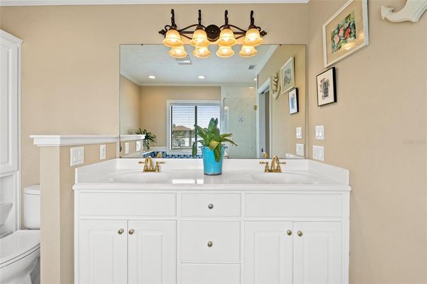 Bathroom, Dual Sink Vanities, Interior, Recessed Lighting