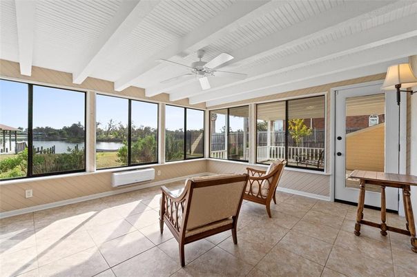 Interior, Sun Room, Water