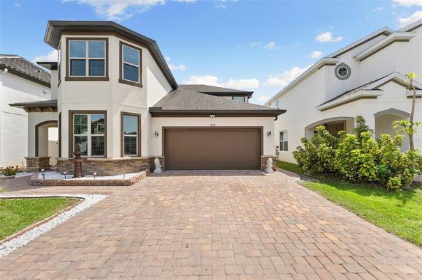 Attached, Exterior, Facade, Mediterranean