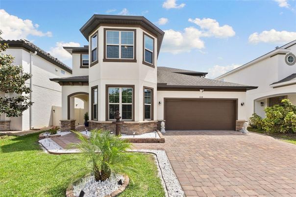 Attached, Exterior, Facade, Mediterranean