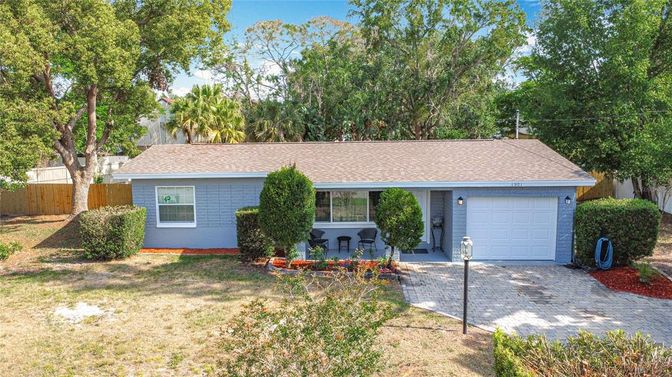 Attached, Exterior, Facade, Ranch