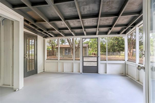 Empty room, Interior, Sun Room, Wooden Ceilings