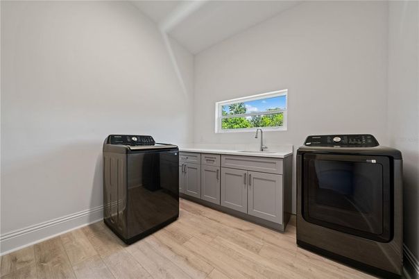 Interior, Washer, Wood Texture Flooring