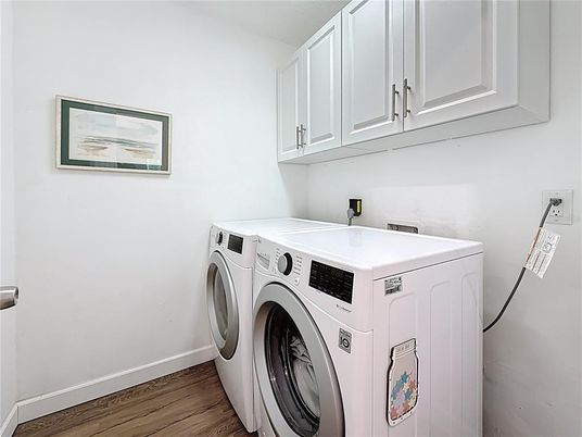 Interior, Washer, Wood Texture Flooring