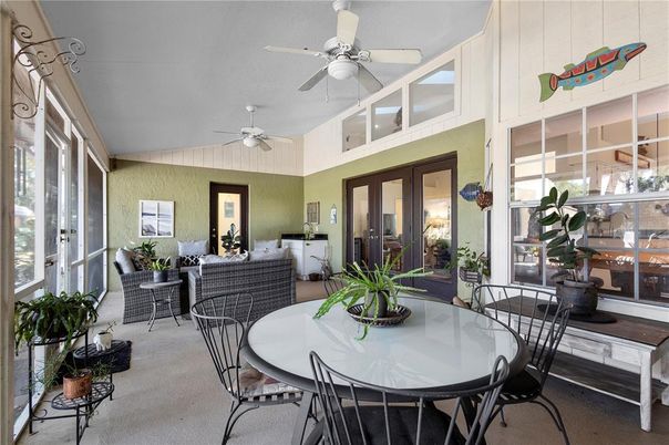 Dining room, Interior