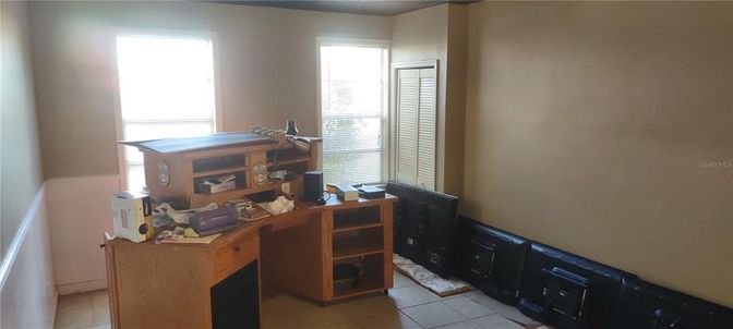 Home Office, Interior