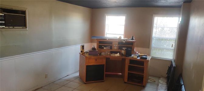 Home Office, Interior