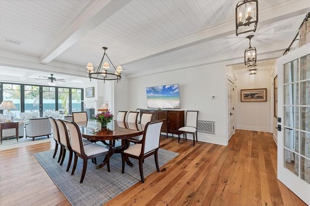 Chandelier, Dining room, Interior, Living room, Pendant Lights, Wood Texture Flooring