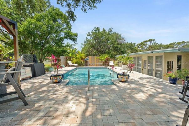 Exterior, Pool