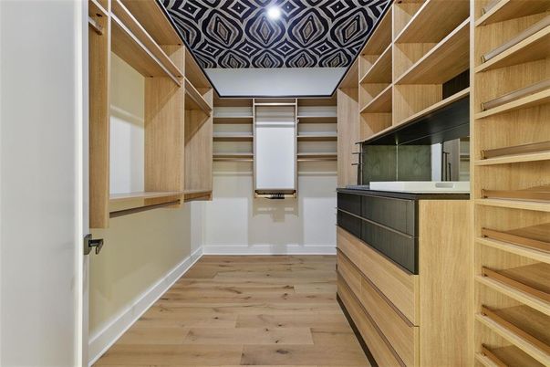 Interior, Walk-in Closets, Wood Texture Flooring