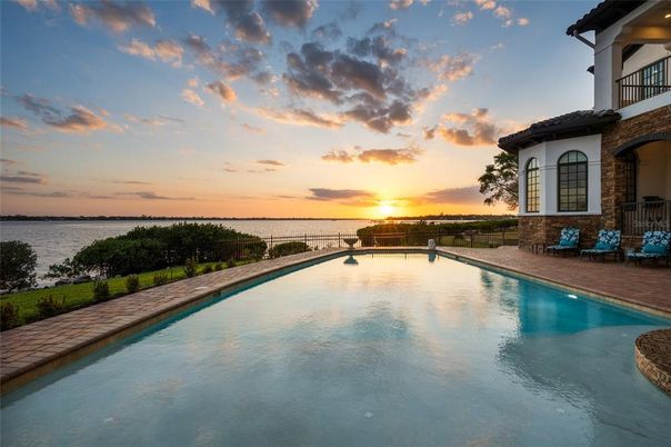 Exterior, Pool, Water