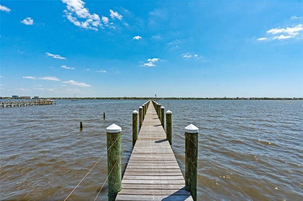 Exterior, Lake