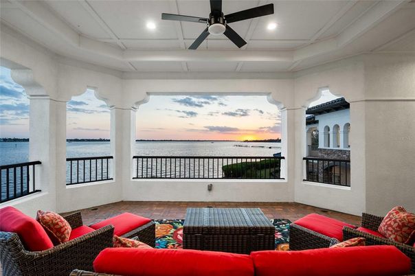 Exterior, Interior, Living room, Recessed Lighting, Water