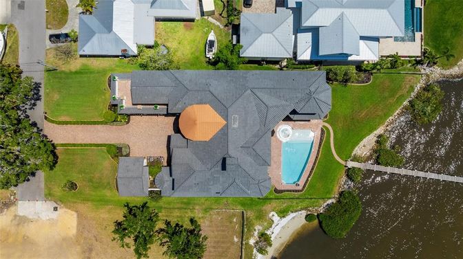 Exterior, Drone