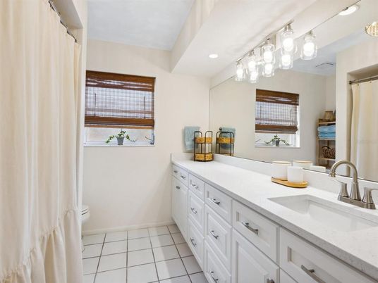 Bathroom, Dual Sink Vanities, Interior, Recessed Lighting