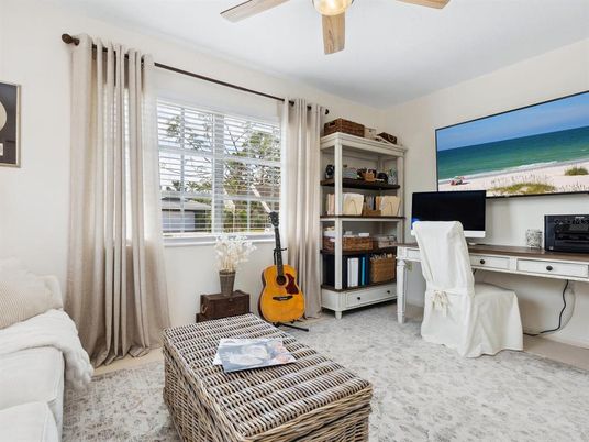 Home Office, Interior