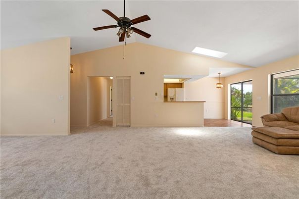 Empty room, Interior, Pendant Lights