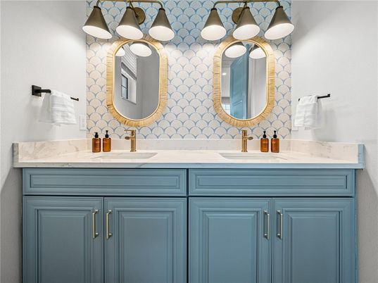 Bathroom, Dual Sink Vanities, Interior