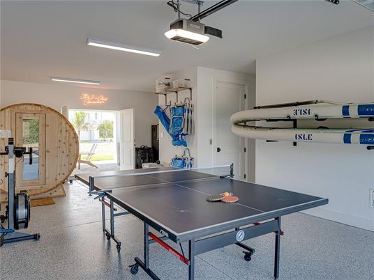 Game Room, Interior
