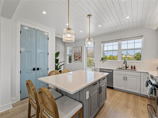 Dining room, Interior, Kitchen, Pendant Lights, Recessed Lighting, Wood Texture Flooring