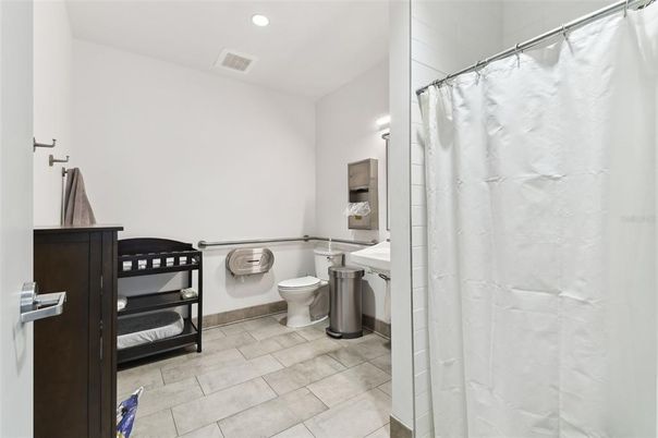 Bathroom, Interior, Recessed Lighting