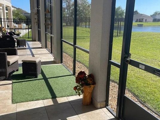 Interior, Sun Room, Water