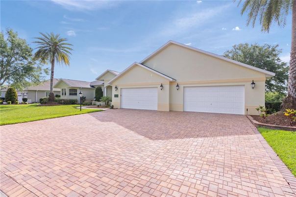 Attached, Exterior, Facade, Ranch