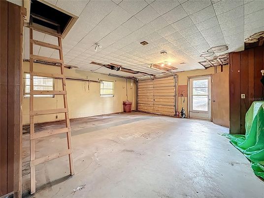 Garage, Interior