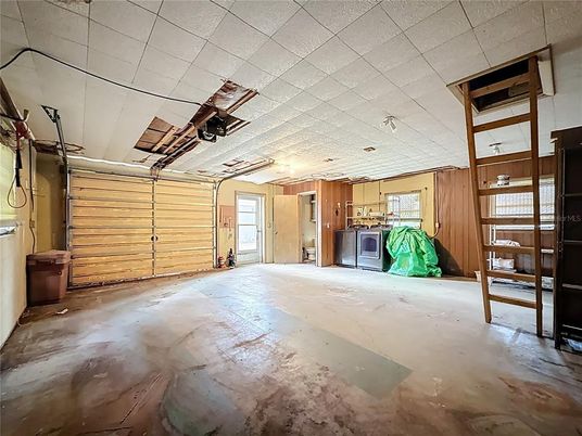 Garage, Interior