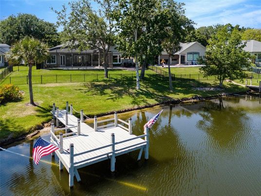 Exterior, Lake
