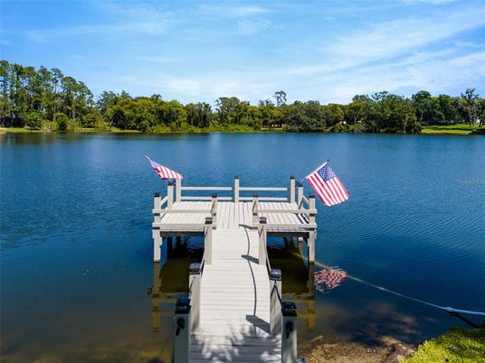 Exterior, Lake