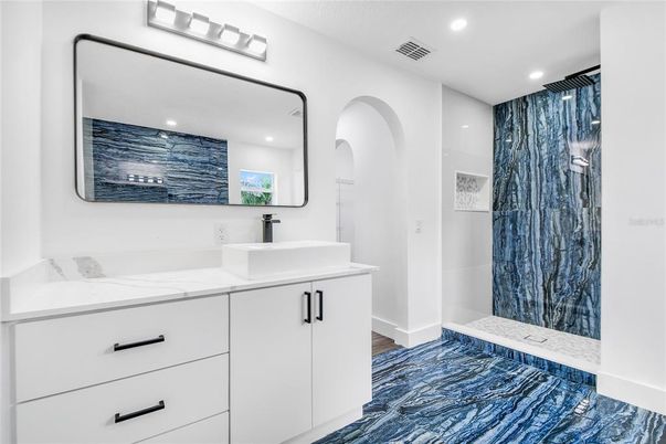 Bathroom, Dual Sink Vanities, Interior, Recessed Lighting