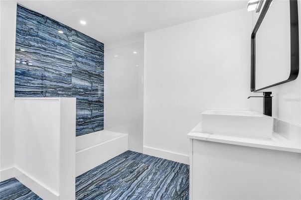 Bathroom, Interior, Recessed Lighting