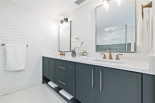 Bathroom, Dual Sink Vanities, Interior
