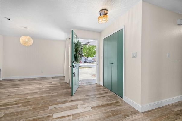 Interior, Pendant Lights, Wood Texture Flooring