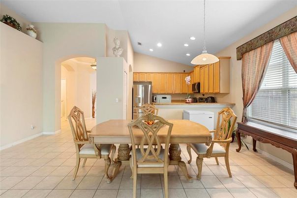 Dining room, Interior, Kitchen, Pendant Lights, Recessed Lighting, Stainless Steel Appliances