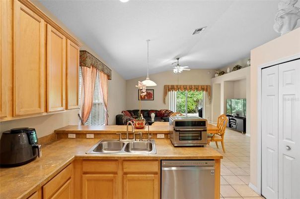 Dining room, Interior, Kitchen, Pendant Lights, Stainless Steel Appliances