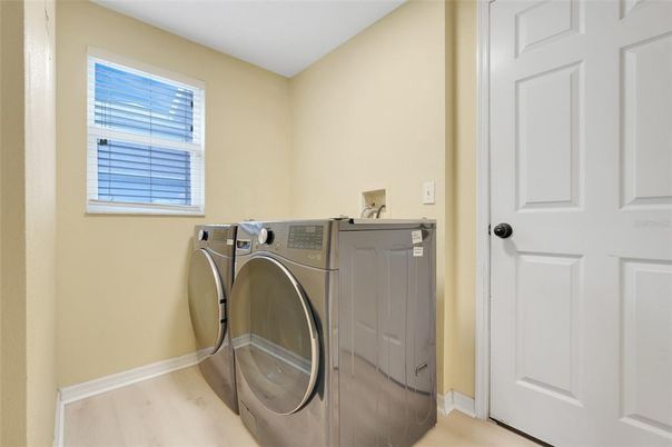 Interior, Washer, Wood Texture Flooring