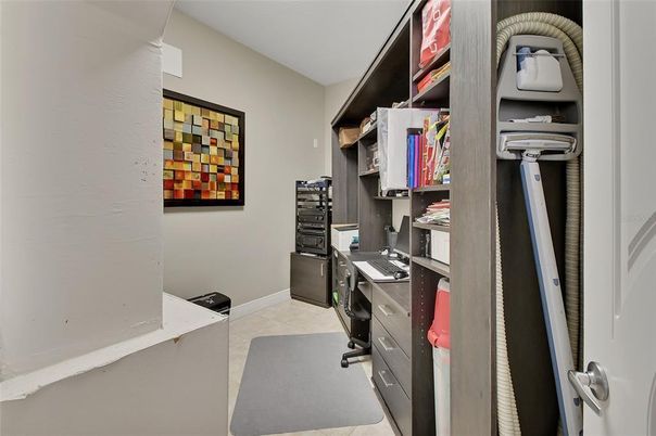 Home Office, Interior