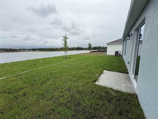Exterior, Lake