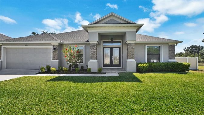 Attached, Exterior, Facade, American Craftsman