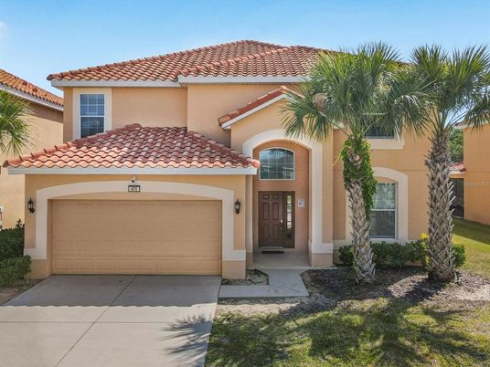 Attached, Exterior, Facade, Mediterranean