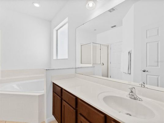 Bathroom, Dual Sink Vanities, Interior, Recessed Lighting