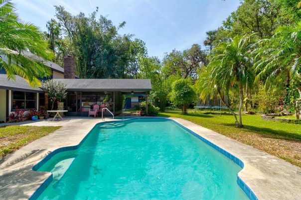 Exterior, Pool