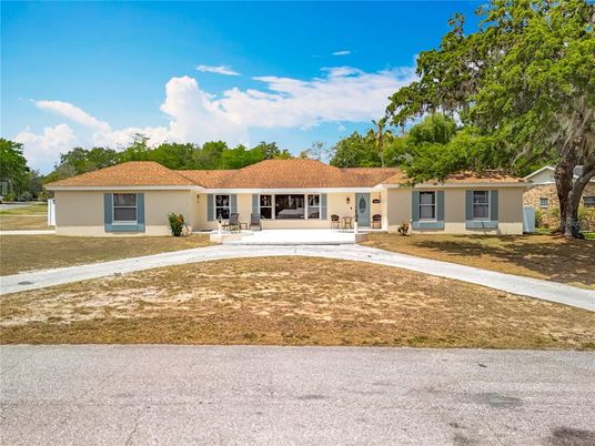Backyard, Exterior, Facade, Ranch